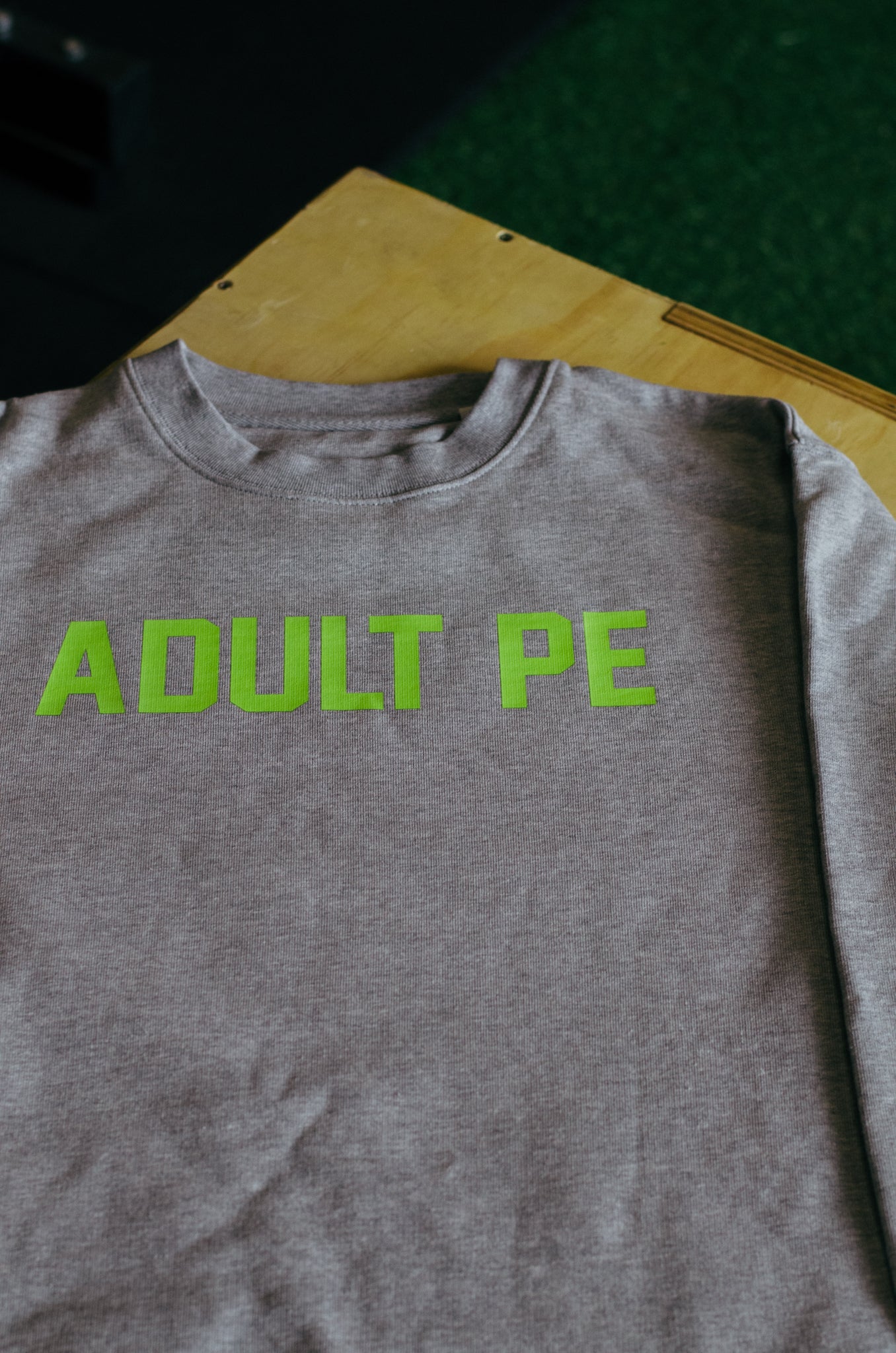 'OG ADULT PE' FLURO GREEN HEAVYWEIGHT SWEATSHIRT - GREY